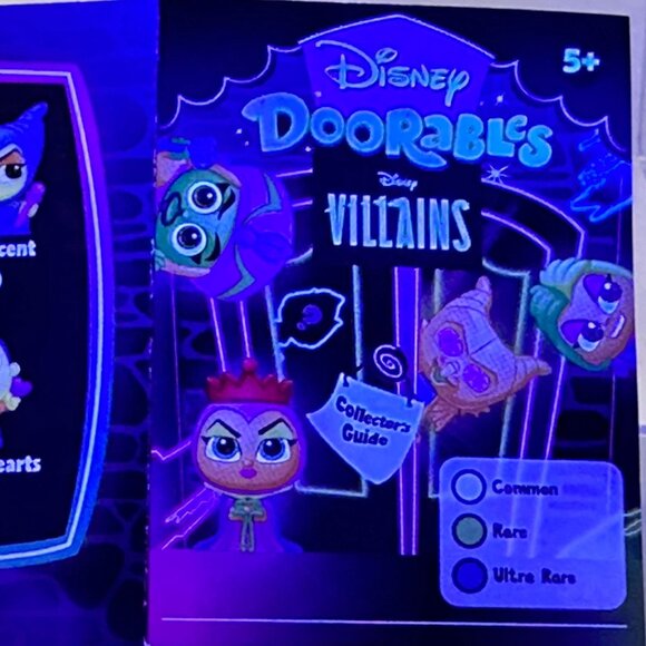 Disney Doorables Blacklight Villains CRUELLA DE VIL 101 Dalmations GLOWS NEW - Picture 7 of 9